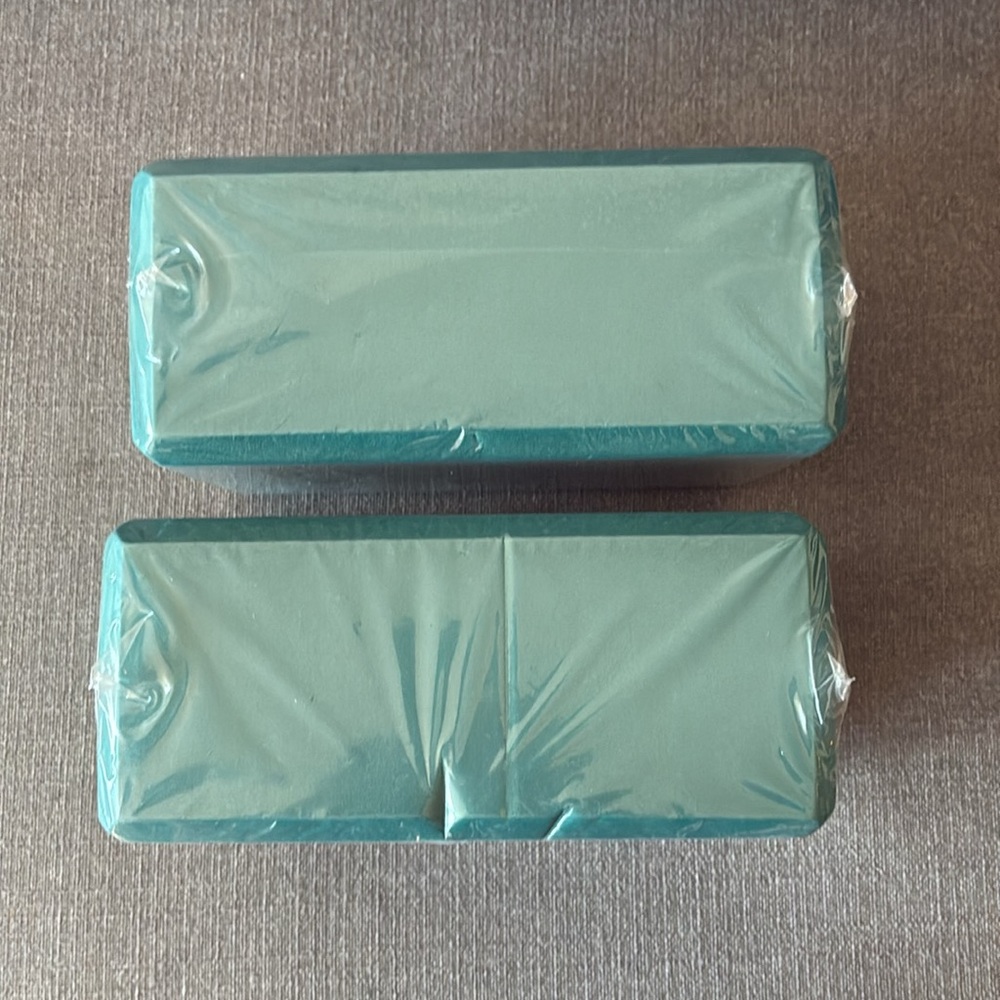 Set of Two Green Yoga Blocks - Picture 7 of 7